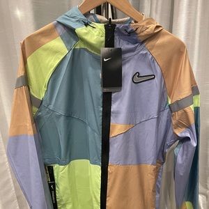 Nike Men Windrunner Wild Run Repel Running Jacket